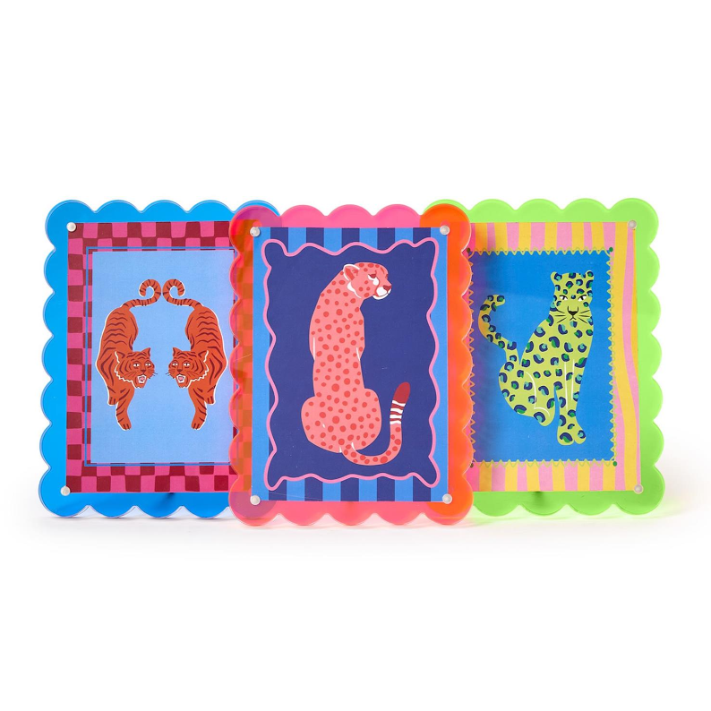 Scalloped Edge Acrylic Photo Frame
