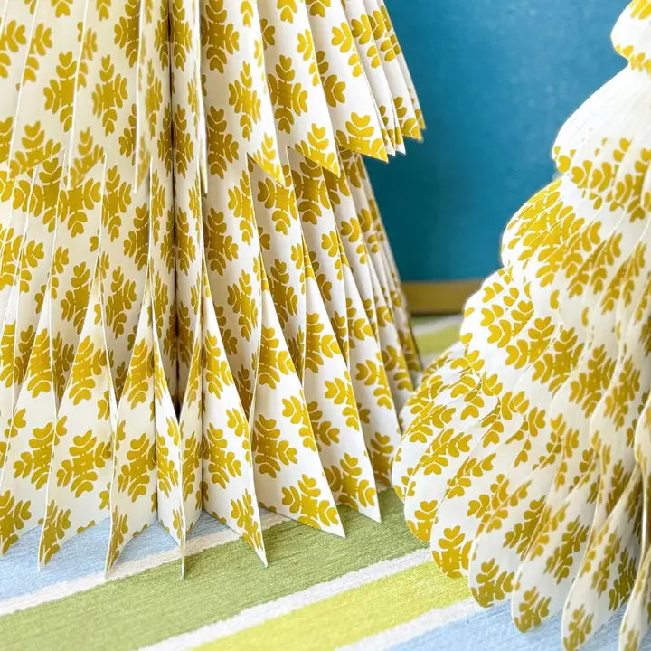 Brushstrokes Citrine 12" Round Edge Honeycomb Christmas Tree